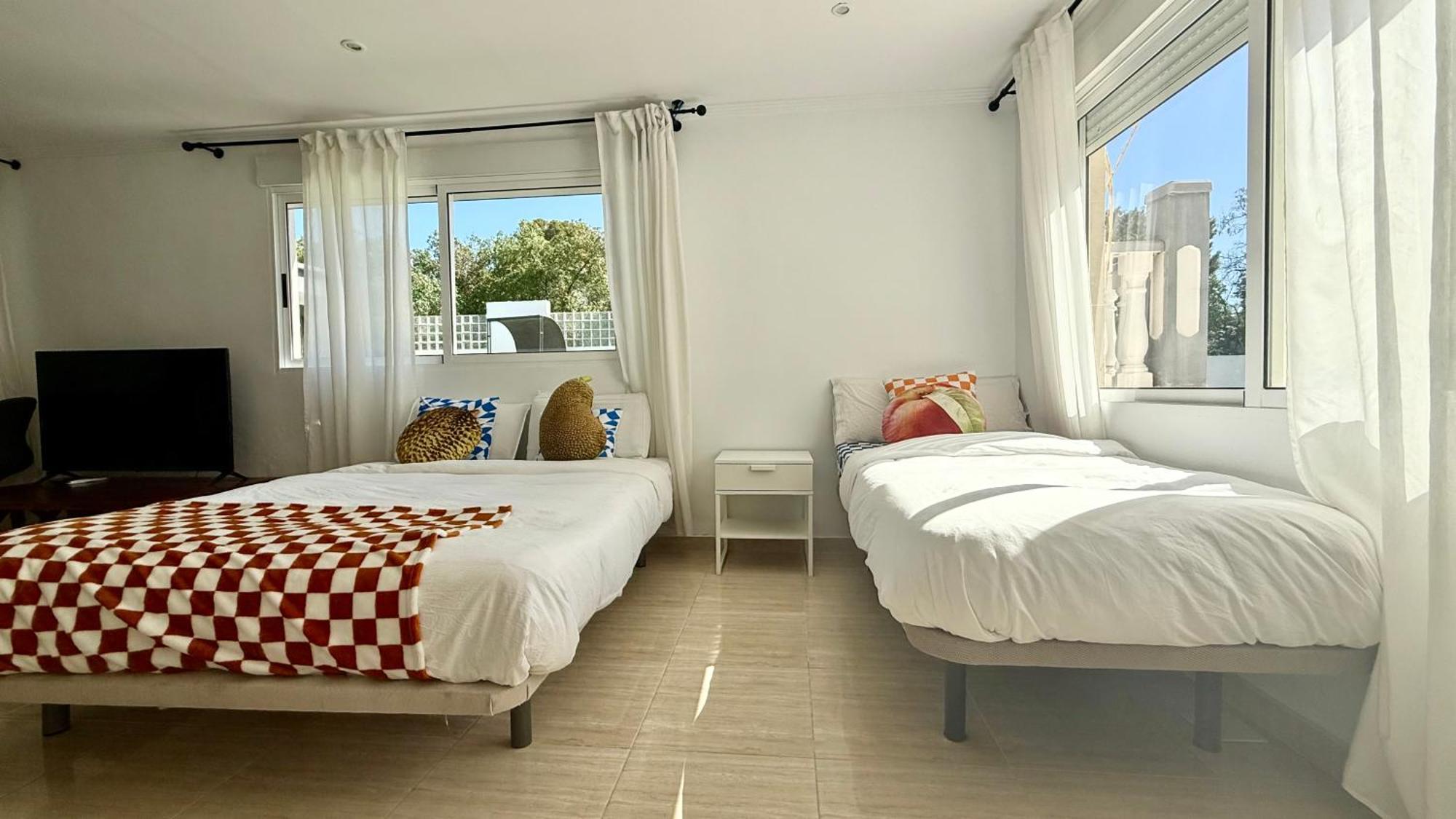 Kiwidestiny Alicante San Juan  Rom bilde
